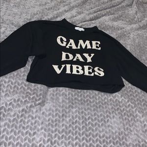 Women’s small long sleeve crop top shirt !